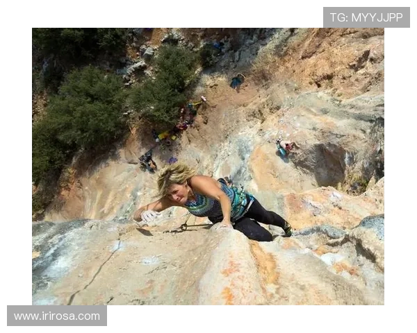 武汉城市马拉松点评：攀岩队展现灵活性与团队协作的精彩瞬间