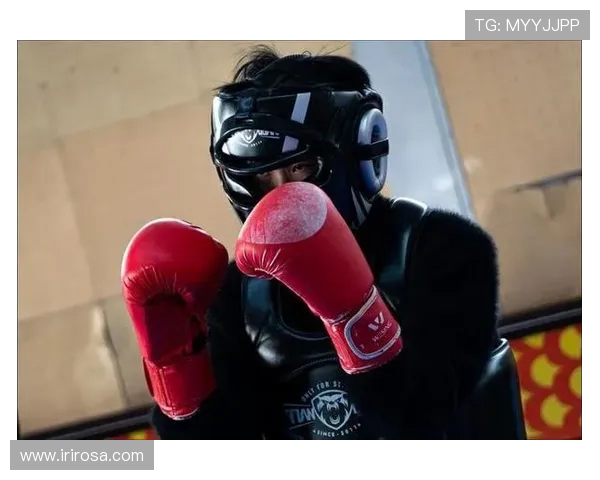 张君龙挑战印尼拳王巅峰对决引发拳迷热议与期待