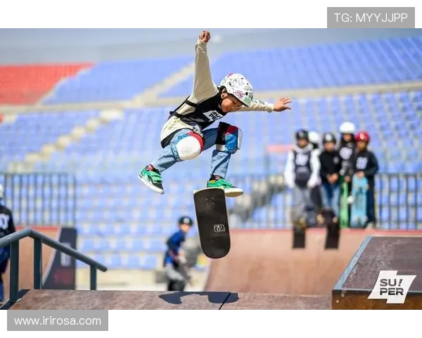 重庆滑板队展现卓越灵活性实力创新高引领全国滑板新潮流 重庆滑板队展现卓越灵活性实力创新高引领全国滑板新潮流