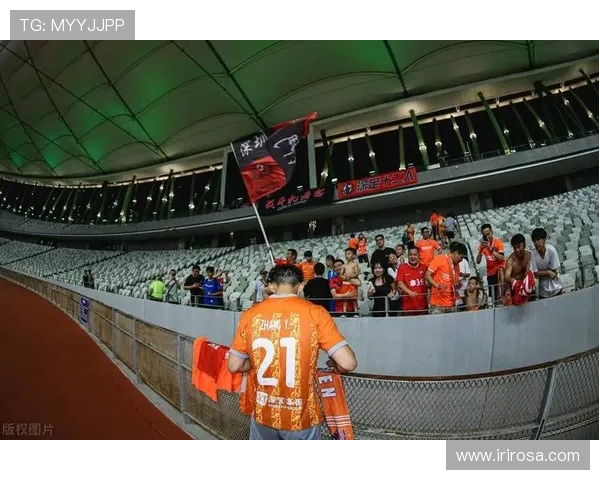 南京足球队意识争议引发热议球迷与专家各执己见探讨未来发展方向